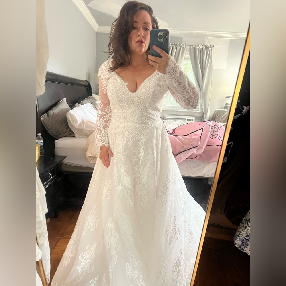 Calle Blanche Raven Lace Wedding Dress - Picture 6 of 8